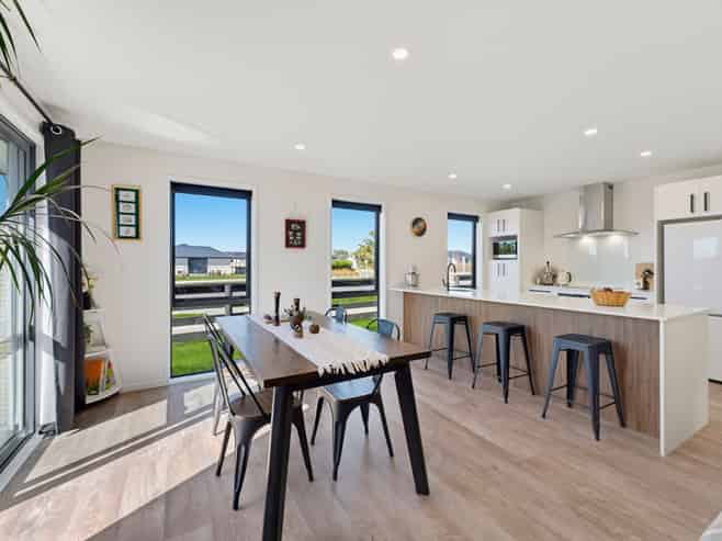 2 Chambers Avenue, Woodend