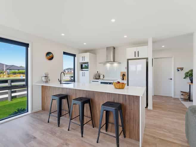 2 Chambers Avenue, Woodend