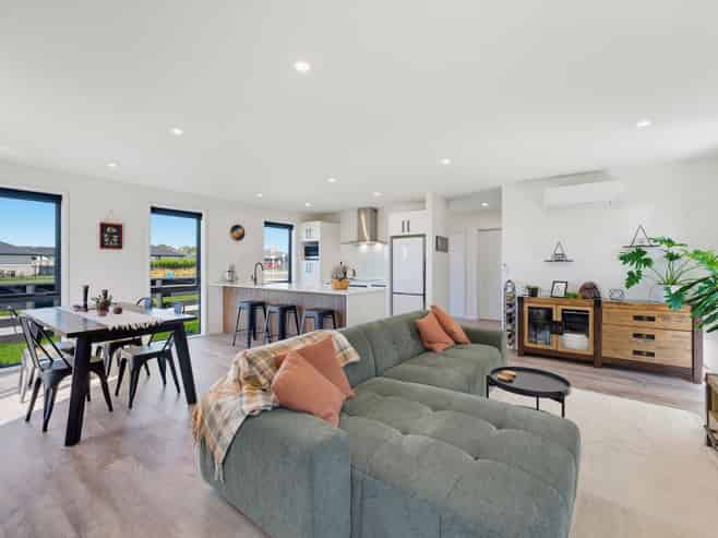 2 Chambers Avenue, Woodend