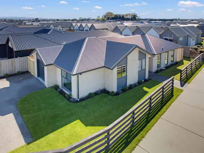 2 Chambers Avenue, Woodend