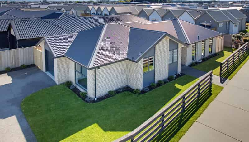 2 Chambers Avenue, Woodend