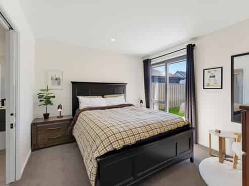 2 Chambers Avenue, Woodend