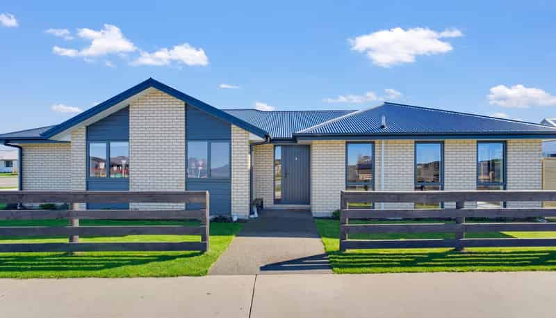 2 Chambers Avenue, Woodend