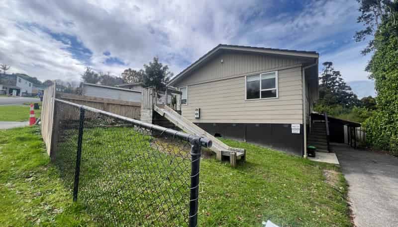 18 Kemp Road, Massey