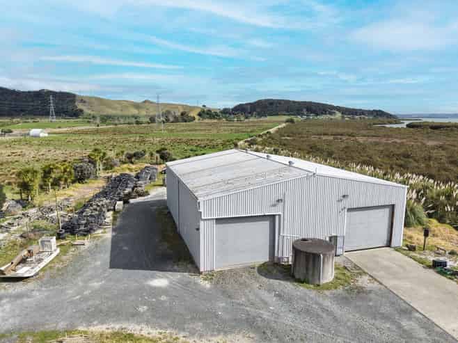 3637. Kaipara Coast Highway, Glorit