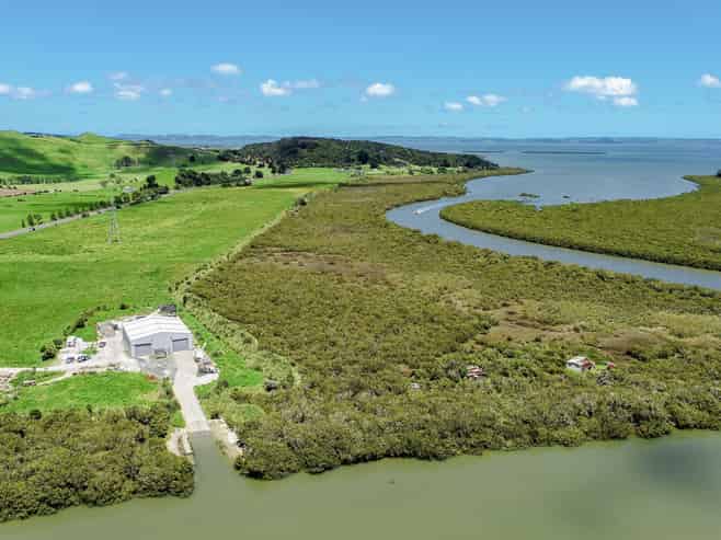 3637. Kaipara Coast Highway, Glorit