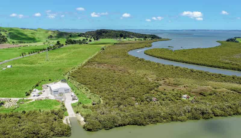 3637. Kaipara Coast Highway, Glorit
