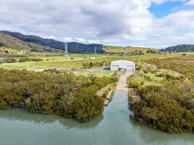 3637. Kaipara Coast Highway, Glorit