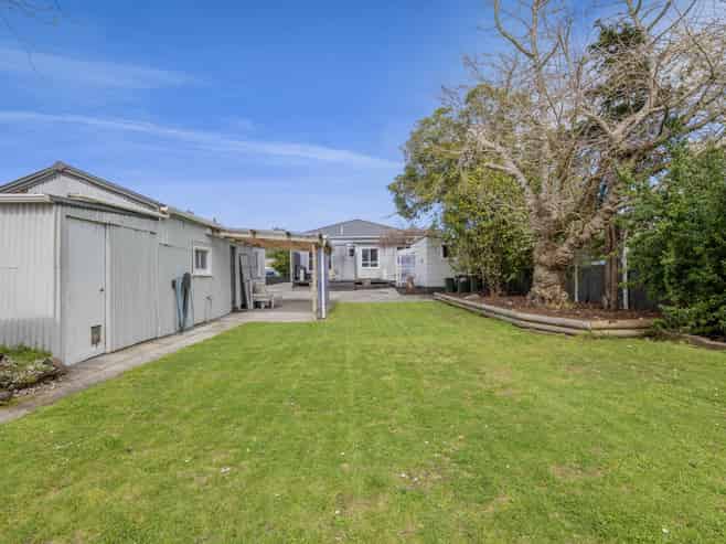 36 Cloten Road, Stratford