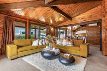 23 Cliff Street, Raglan