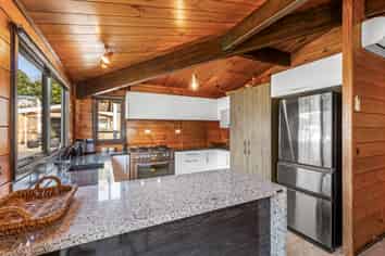 23 Cliff Street, Raglan