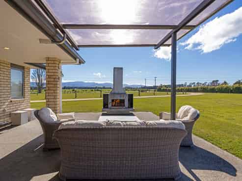250 Hughes Line, West Taratahi