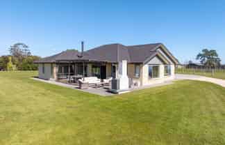250 Hughes Line, West Taratahi