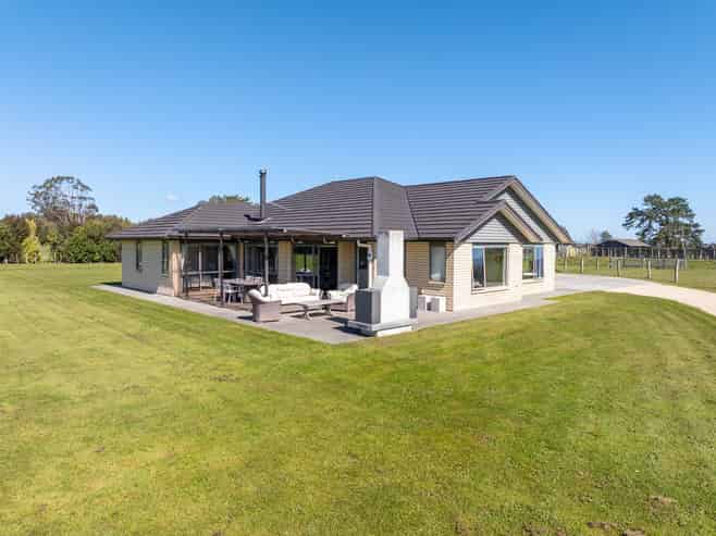 250 Hughes Line, West Taratahi