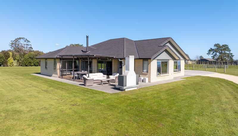 250 Hughes Line, West Taratahi