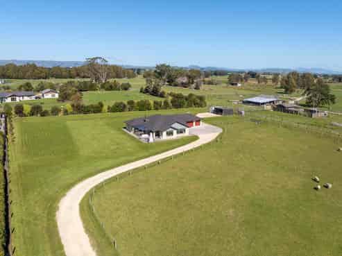 250 Hughes Line, West Taratahi