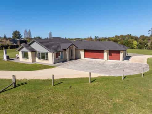 250 Hughes Line, West Taratahi
