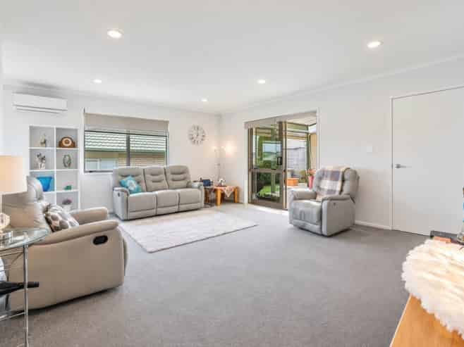 16/8 Village Place, Tuakau