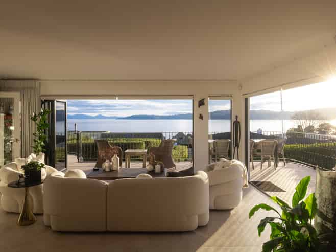 166 Lake Terrace, Hilltop