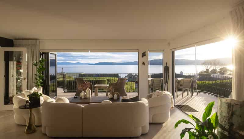 166 Lake Terrace, Hilltop