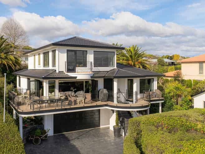 166 Lake Terrace, Hilltop