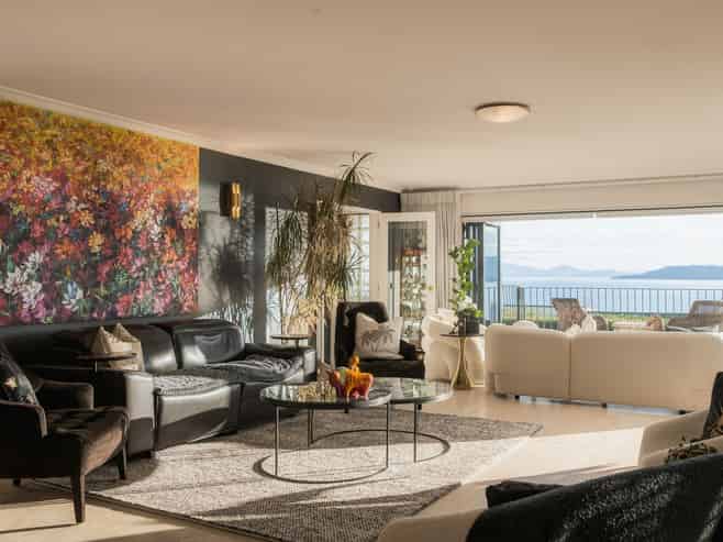166 Lake Terrace, Hilltop