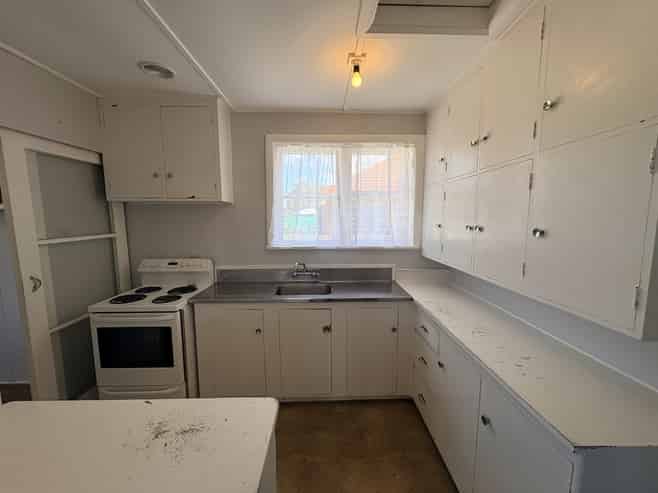 724 Ngaio Street, Mahora