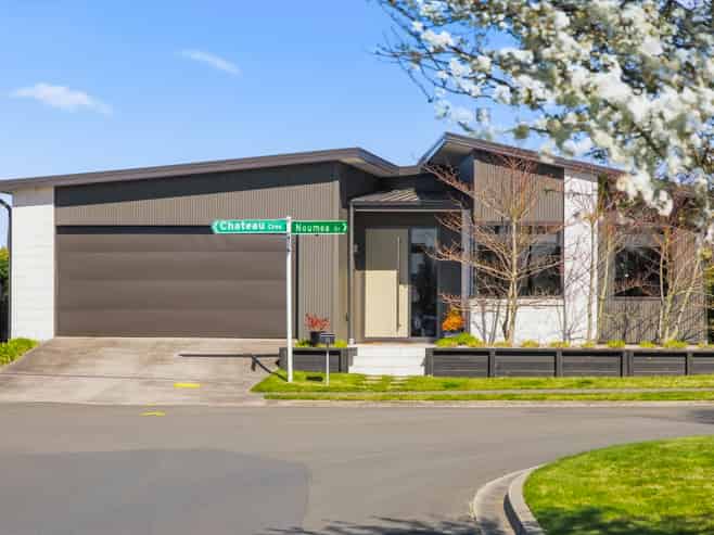 15 Noumea Drive, Rangatira Park