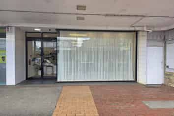 Open-plan retail or office on Hall Street 