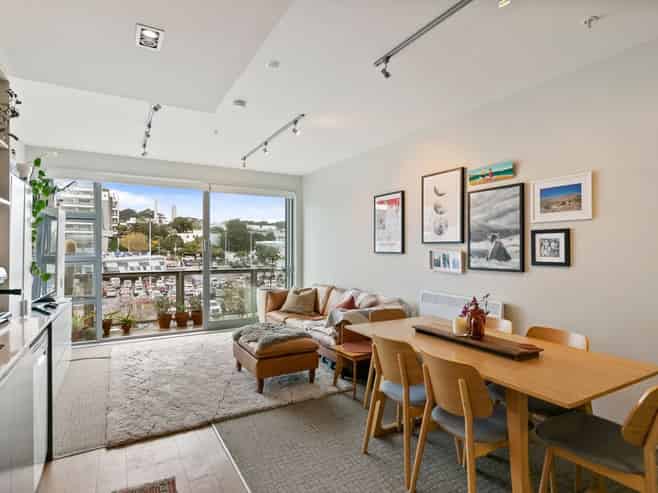 210/80 Riddiford Street , Newtown