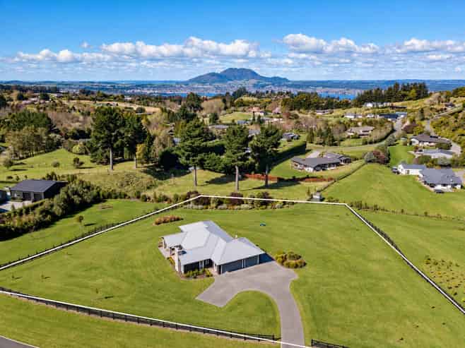 7 Lochinvar Lane, Acacia Bay
