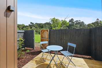 4/36 Woodside Road, Massey