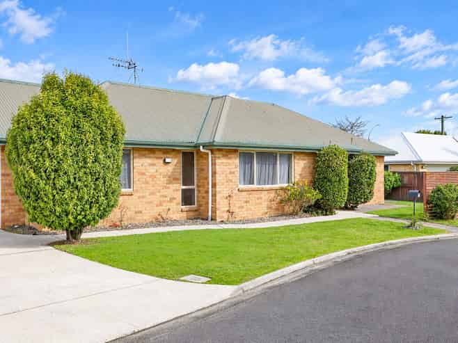 10 Blue Cedar Lane, Enderley