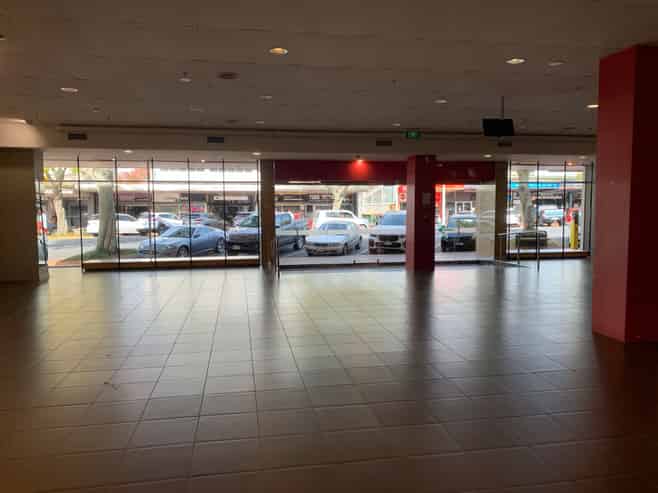 Large Retail Building Dual Level
