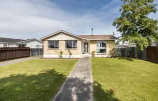 8 Robinson Crescent, Westbrook