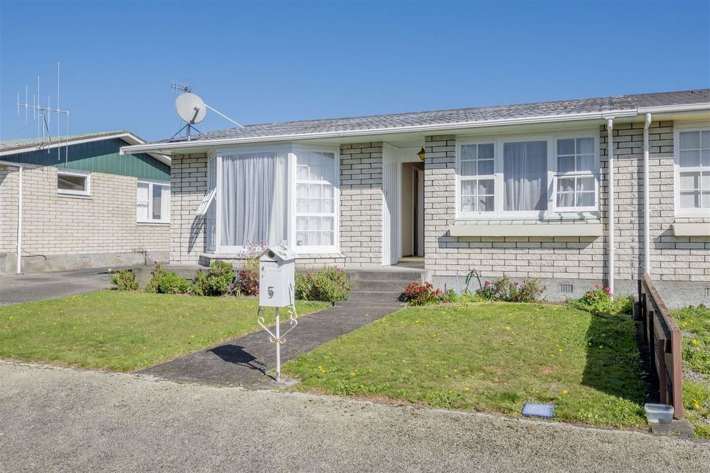 *** Rent Reduced *** 5 Merton Place, Levin 1