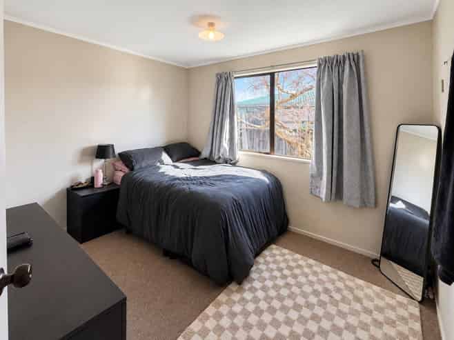 16A College Place, Poike