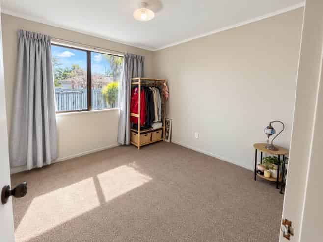 16A College Place, Poike