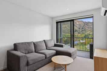 703/10 Copper Beech Avenue, Frankton