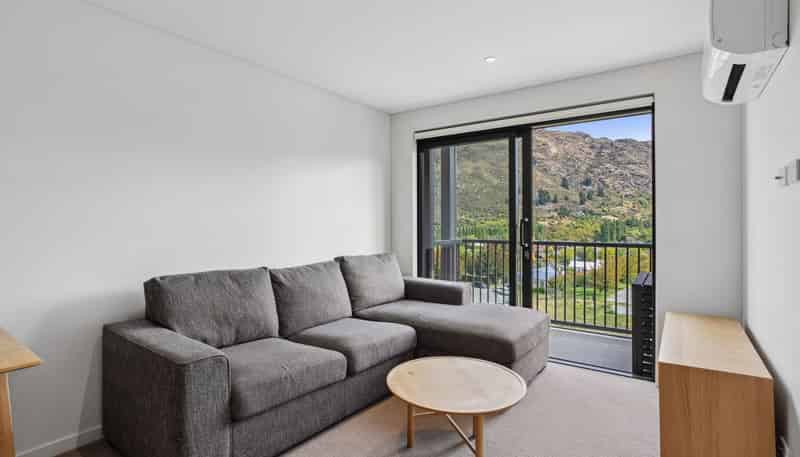 703/10 Copper Beech Avenue, Frankton