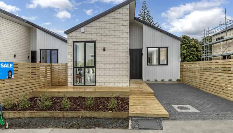 8 Kotiu Place, Massey