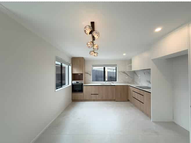 52  Preston road , Clover Park