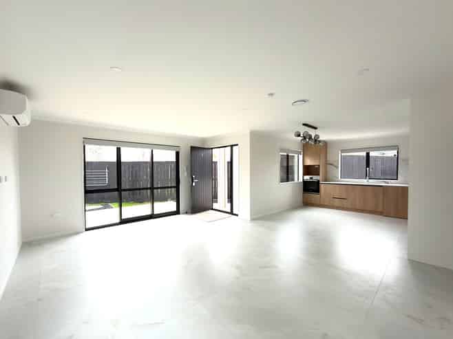 52  Preston road , Clover Park