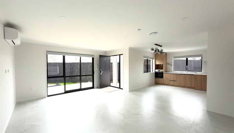 52  Preston road , Clover Park