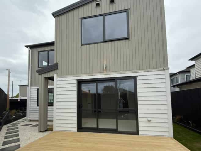 52  Preston road , Clover Park