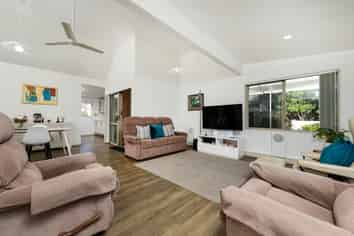 1/34 Waipuia Place, Greenhithe