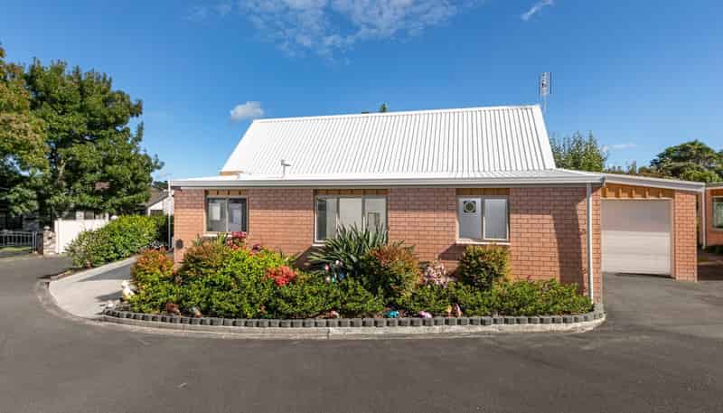 1/34 Waipuia Place, Greenhithe