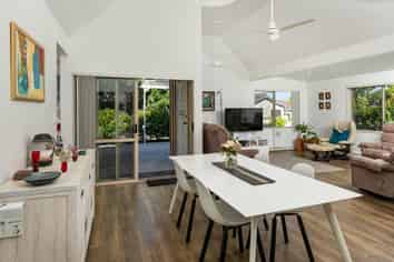 1/34 Waipuia Place, Greenhithe