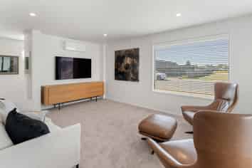 33 Marine Corps Drive, Solway
