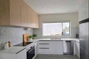 8/61 Clayburn Road, Glen Eden